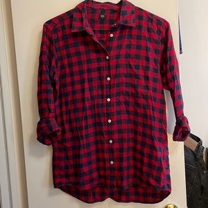 Uniqlo red and navy checkered flannel button down shirt, size XS